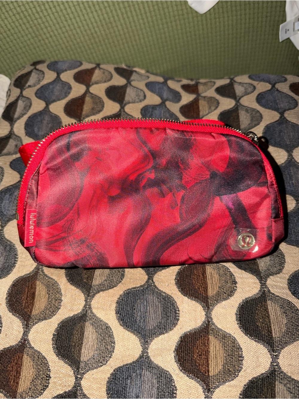 Nwt limited edition lululemon belt bag 1L